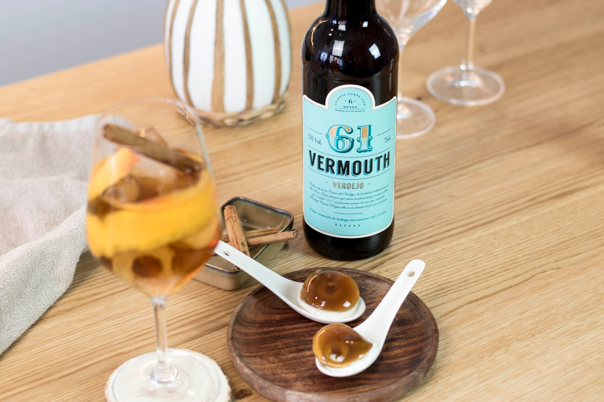 Cuatro Rayas vermouth apero bolletjes