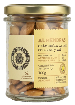 Geroosterde amandelen met extra vierge olijfolie en zout